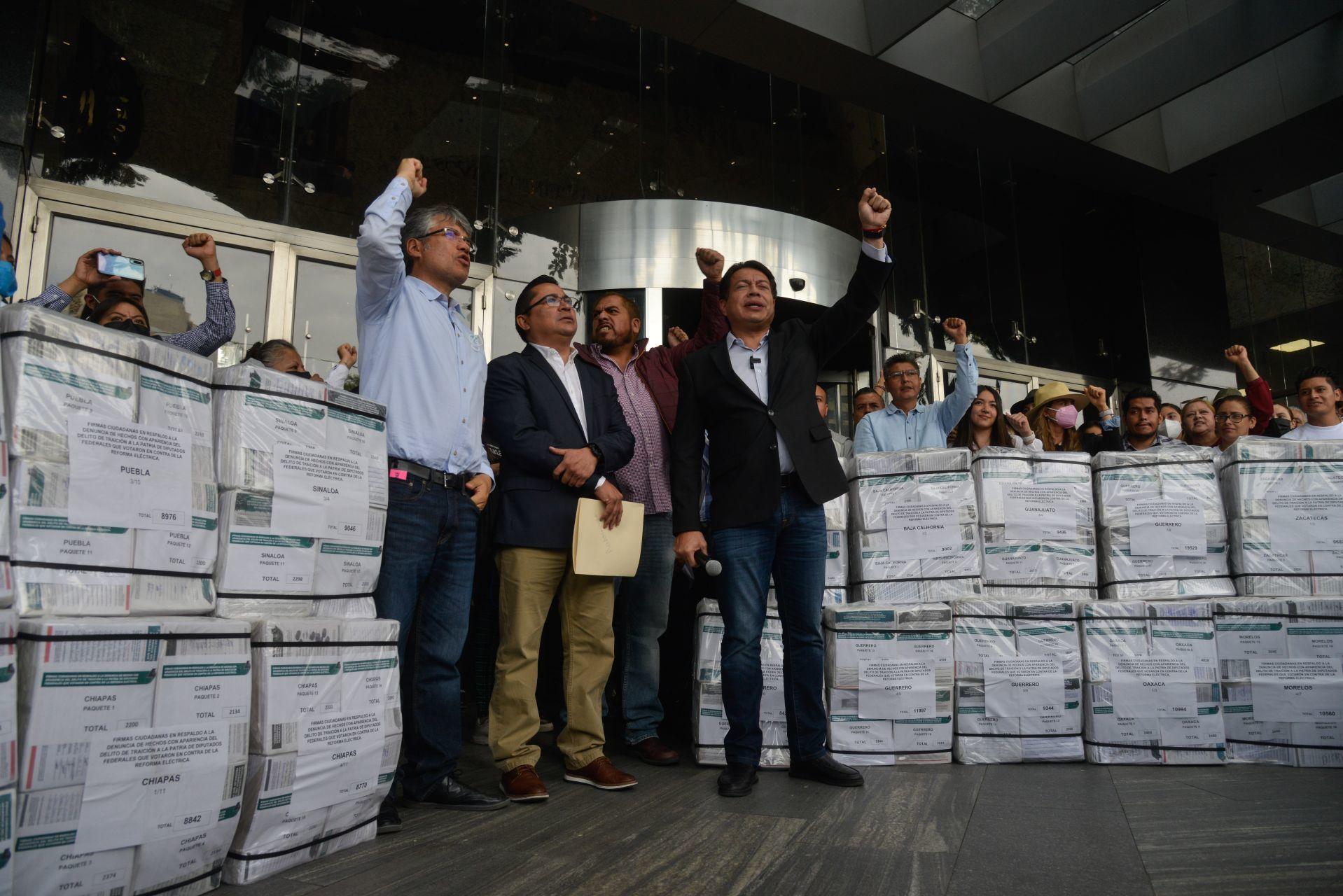 Morena denuncia ante FGR a legisladores que votaron contra reforma eléctrica por “traición a la patria”