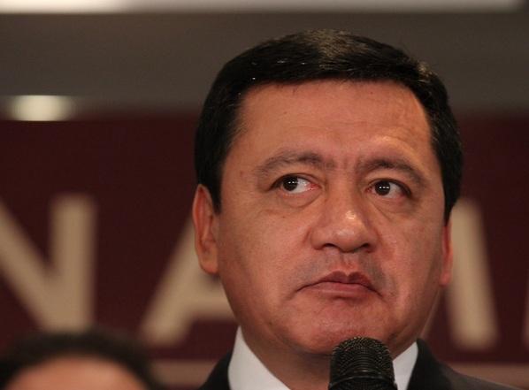 Por fuga de “El Chapo”, Osorio Chong suspende visita a Francia y regresa a México