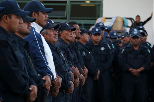 Más de 200 policías de Oaxaca regresan a sus labores tras 17 días de paro