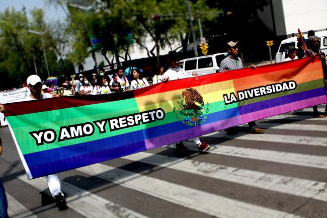 ‘Revientan’ marcha contra homofobia en Georgia; hay 17 heridos
