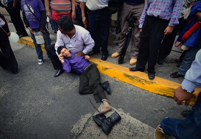 Camioneta de gobierno de Veracruz atropella a joven