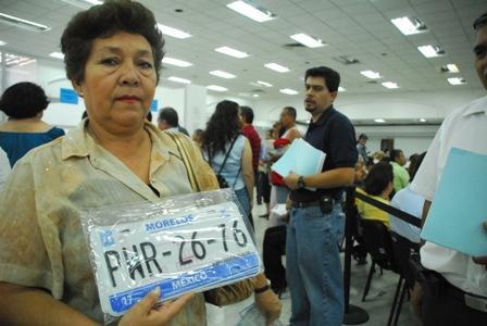 Aprueban eliminar de la tenencia vehicular a nivel federal para 2012