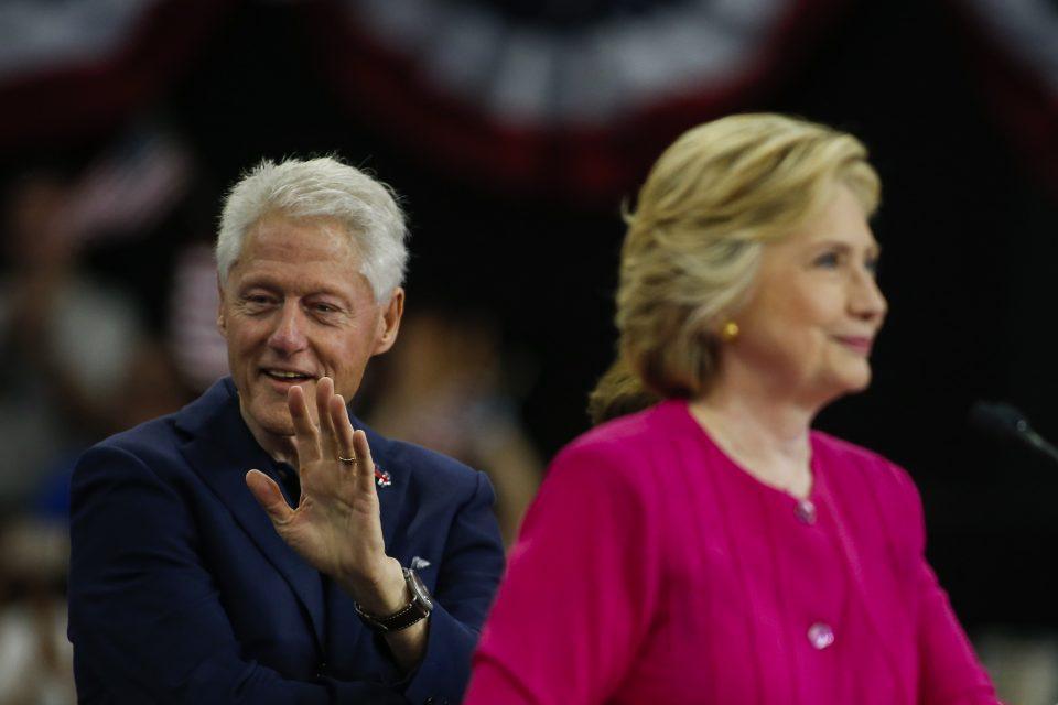 La controvertida historia de los Clinton en México