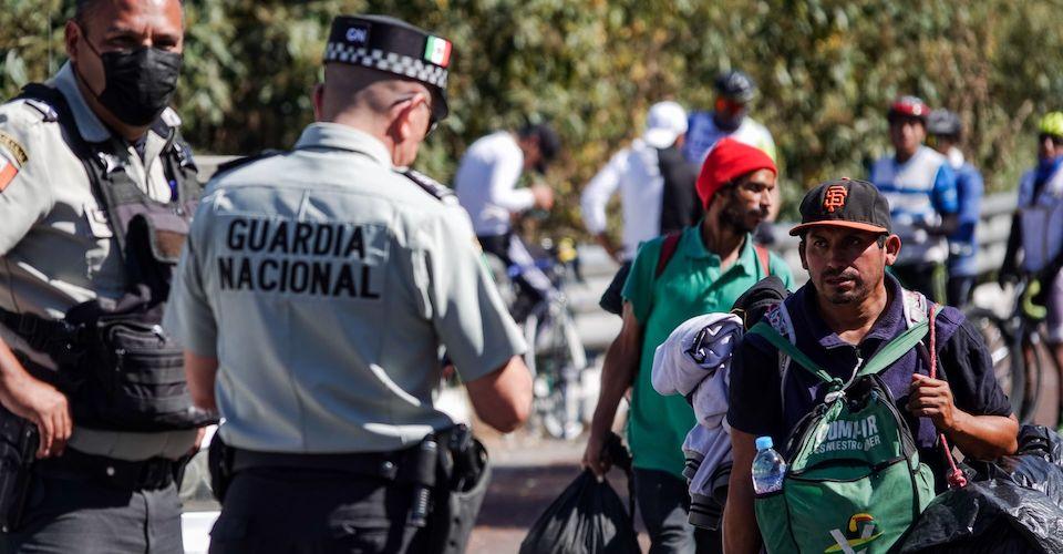 Gobierno de AMLO también militariza la detención de migrantes: en 82% participaron soldados y policías