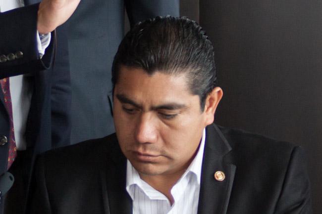 Coordinador del PAN en el Senado ‘se escapa’ para ver el futbol