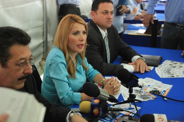 Alcaldesa de Monterrey entrega la ciudad a Jesucristo