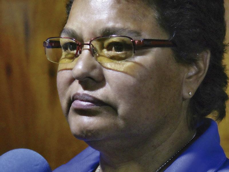 “Tengo la orden de no acercarme a la escuela”: maestra agredida por sus preferencias sexuales