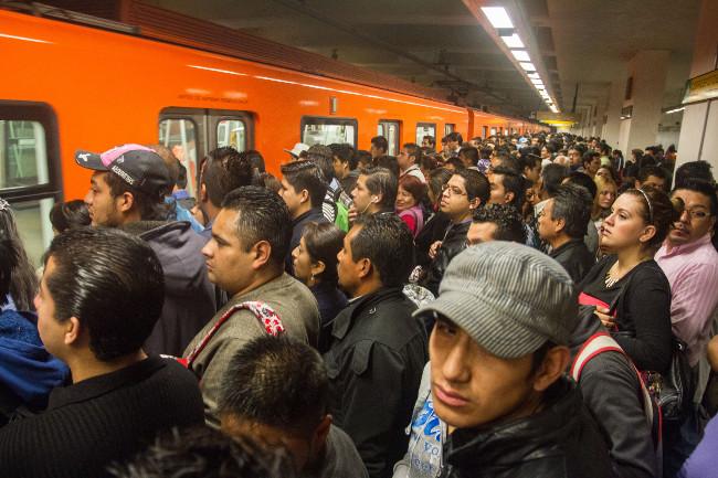 Pese al alza del boleto y millones en mantenimiento, el Metro registra 43 fallas en año y medio