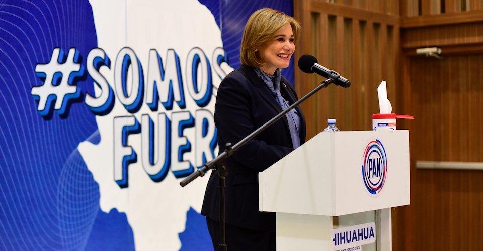Peritos de Maru Campos dicen que firmas con las que la acusa la Fiscalía de sobornos son falsas; Fiscalía la revira