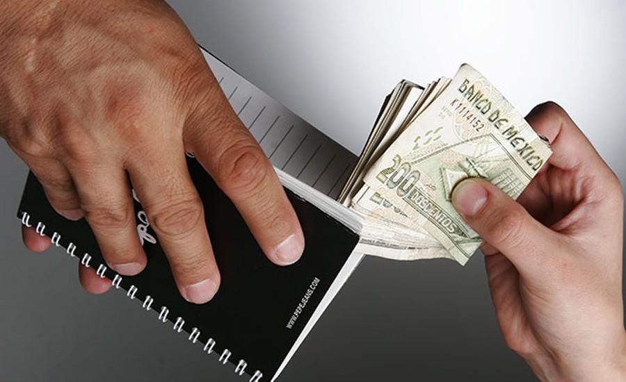 ¡Súbete al Corruptour!, un paseo por las ruedas de la corrupción en la CDMX