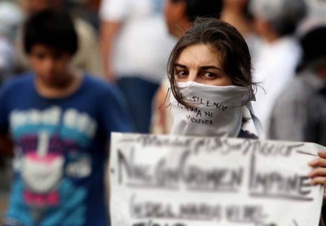 Senadores proponen marchas sólo con permiso del gobierno y sin “injurias”