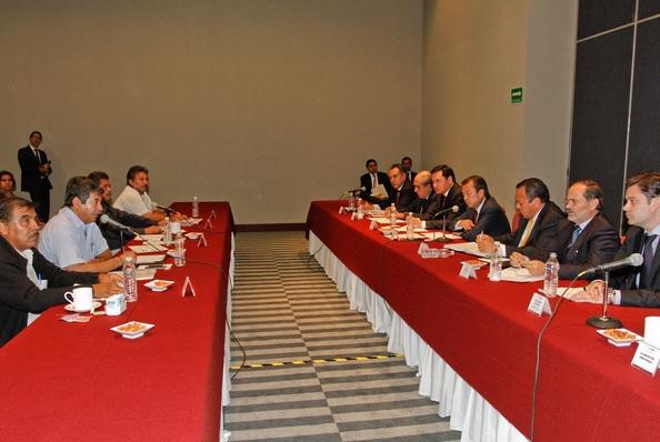 Pacto por México y CNTE acuerdan dialogar reforma educativa