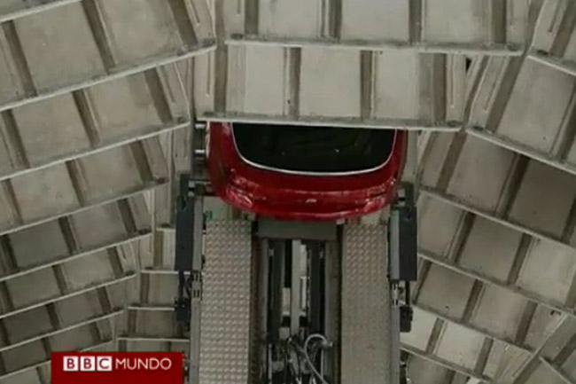 Torre de 20 pisos donde viven… los autos