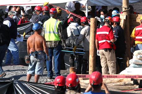 Ya son 8 muertos en el “pocito” de Sabinas, Coahuila