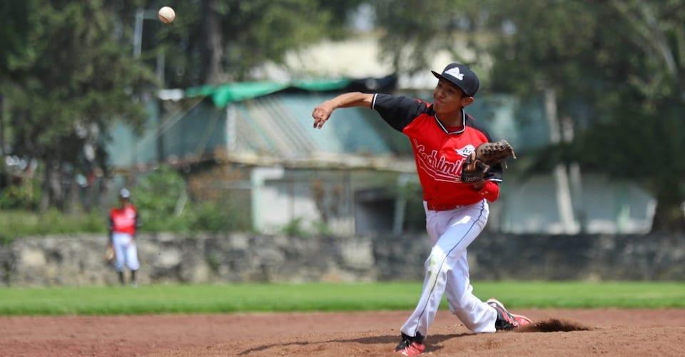Escuelas de béisbol de AMLO: cerradas y sin equipamiento, informa Auditoría