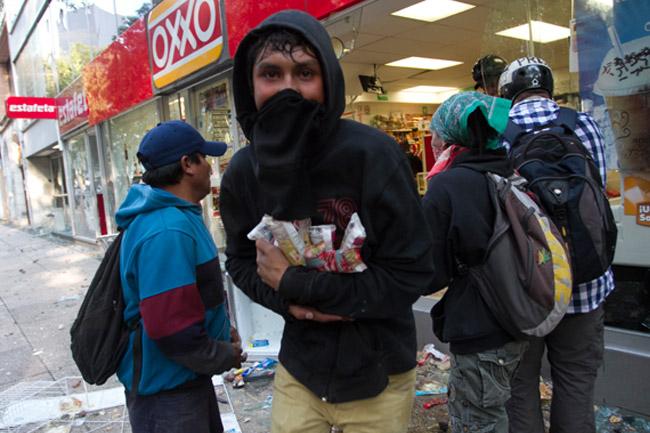 Dictan prisión a 7 por disturbios del 2 de Octubre; dejan libre a 1