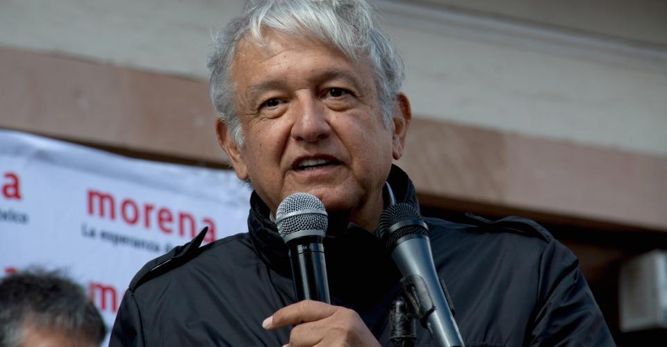 Obrador demanda a The Wall Street Journal por daño moral