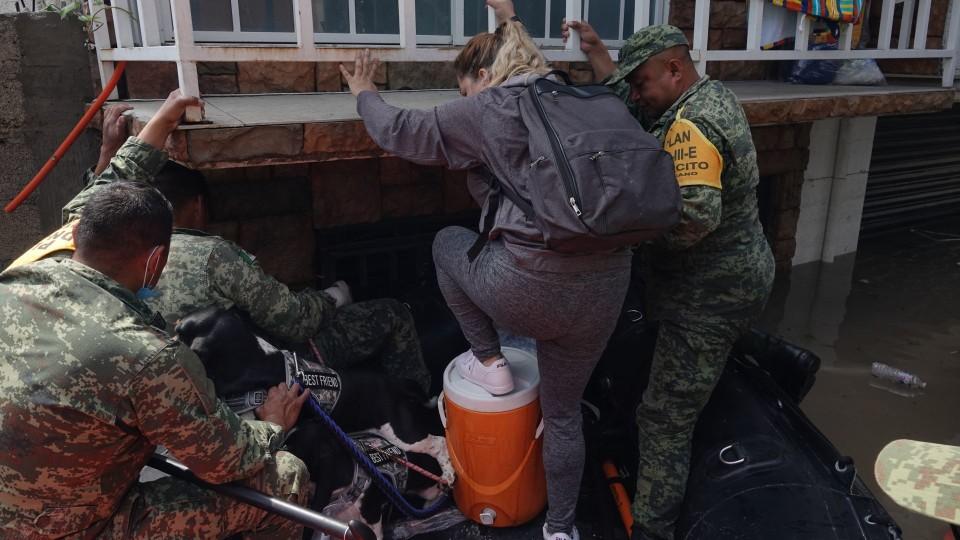 AMLO descarta militarización del país; Sedena y Marina son fundamentales, dice