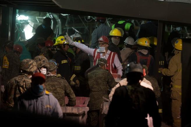 Aumenta a 36 el número de personas muertas en edificio de Pemex