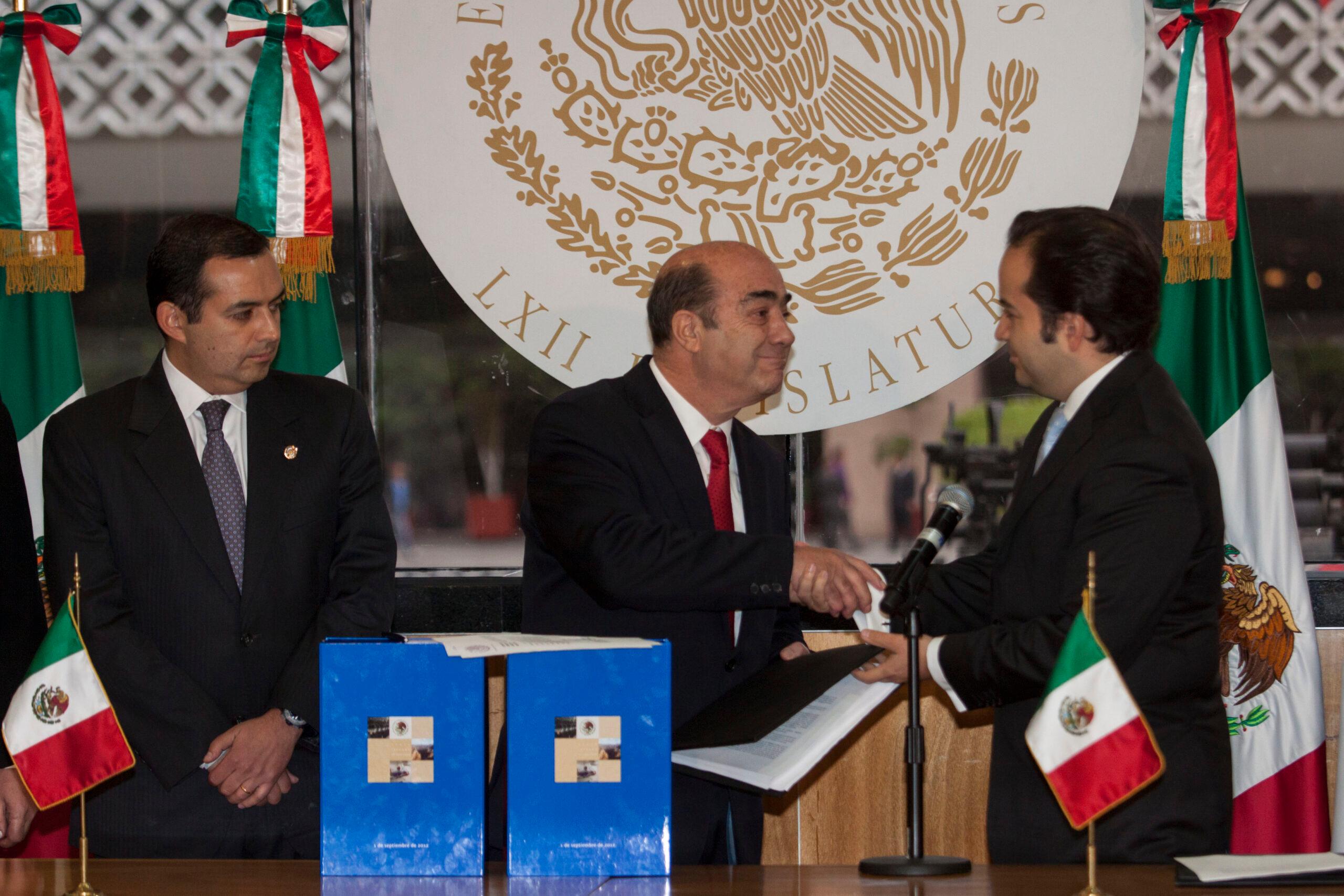 Poiré entrega el VI informe de Felipe Calderón