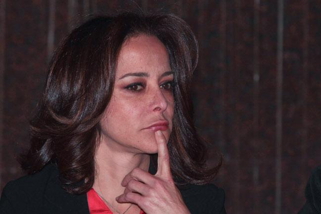 “Estoy enojada conmigo por descuidarme cuando nadaba con tiburones”: Se despide Carpinteyro como editorialista