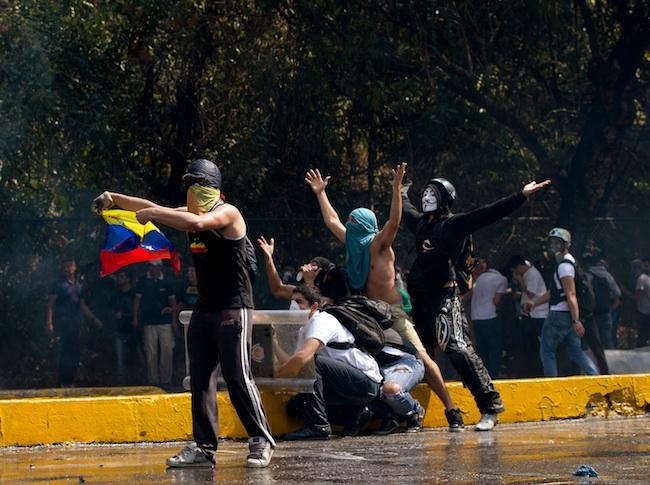 Nuevas protestas en Venezuela dejan tres muertos