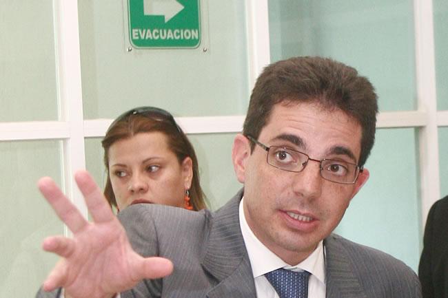 Reaparece Alberto Bazbaz; llega a Hacienda tras caso Paulette