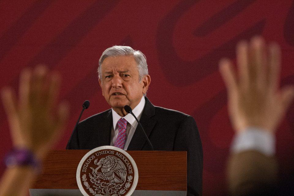 Lista de periodistas no está completa, acepta AMLO; niega que Presidencia la difundiera