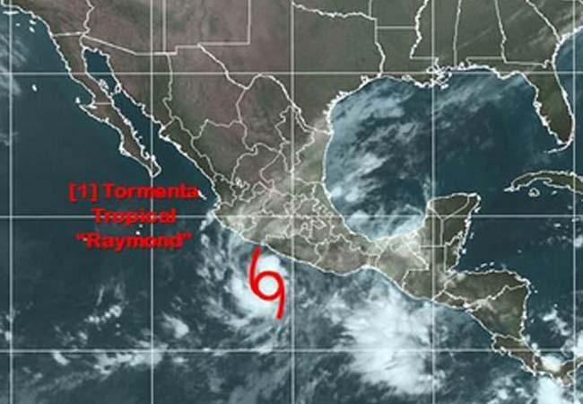 Guerrero y Michoacán en alerta por tormenta Raymond