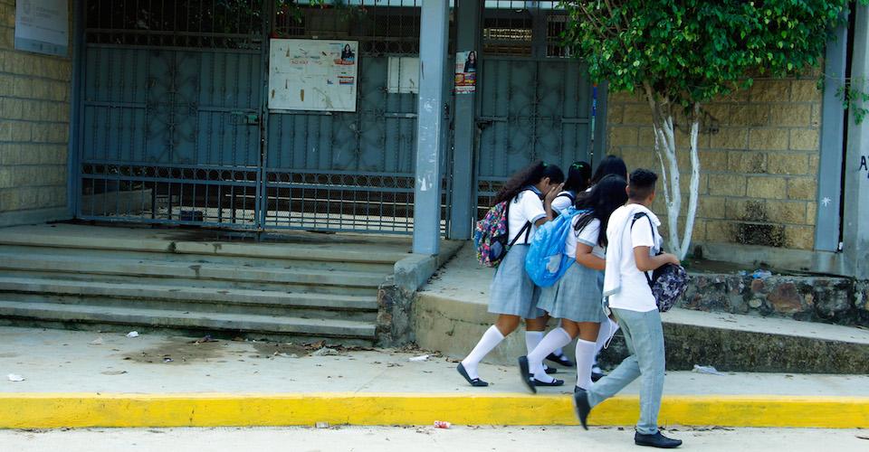 Aún con becas, 20% de los estudiantes de bachillerato desertaron en el último sexenio