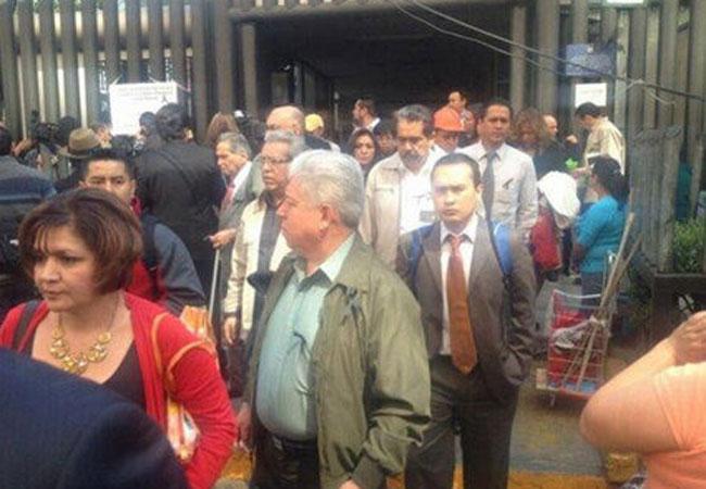 Pemex reanuda labores entre falsos rumores