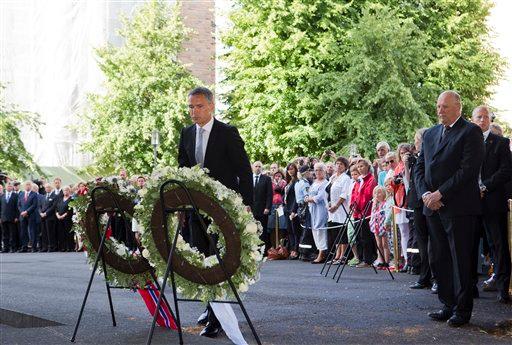 Noruega conmemora primer aniversario de masacre en que murieron 77 personas