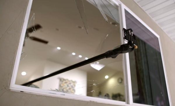 ¡Peligro! El uso de bastones de selfie (selfie sticks), ¿un riesgo?