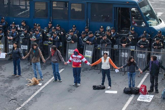 Panistas impiden discutir dichos de Calderón en plena veda electoral