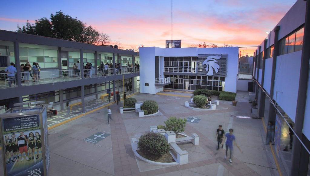 Suspenden a maestro de Aguascalientes por recomendar a alumnas saber cocinar para no ser apuñaladas