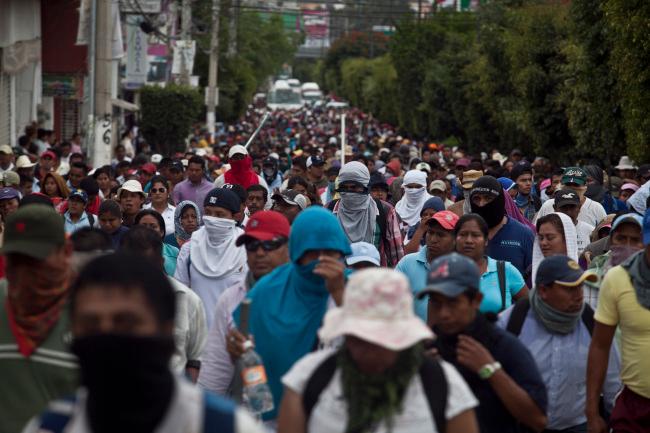 ¿Por qué profesores incendiaron  la sede del PRI en Guerrero?