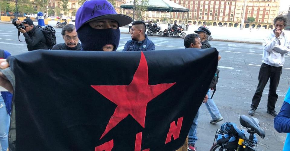 Aviones de papel contra Palacio Nacional, la protesta por la militarización en Chiapas