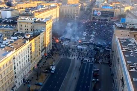 Reporteros <i>geek</i> utilizan helicóptero de control remoto