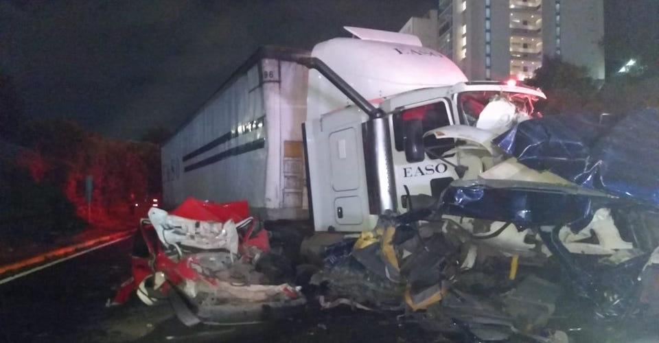 Choque de tráiler en la México-Toluca deja 10 muertos y decenas de heridos