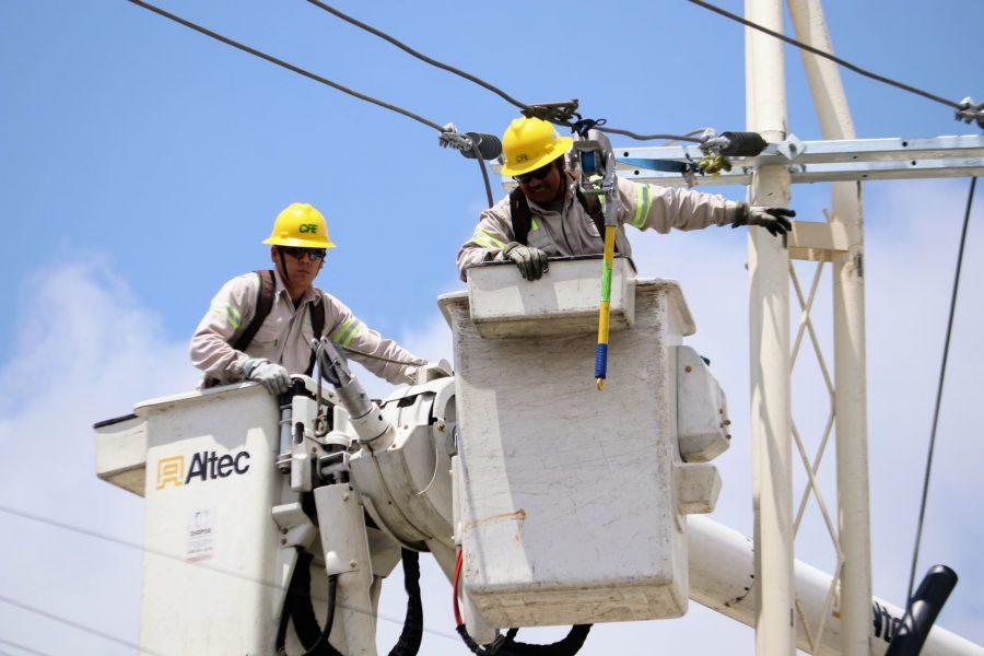 Confusión o un ataque por restablecer la luz en zonas amenazadas: las hipótesis sobre trabajadores de CFE