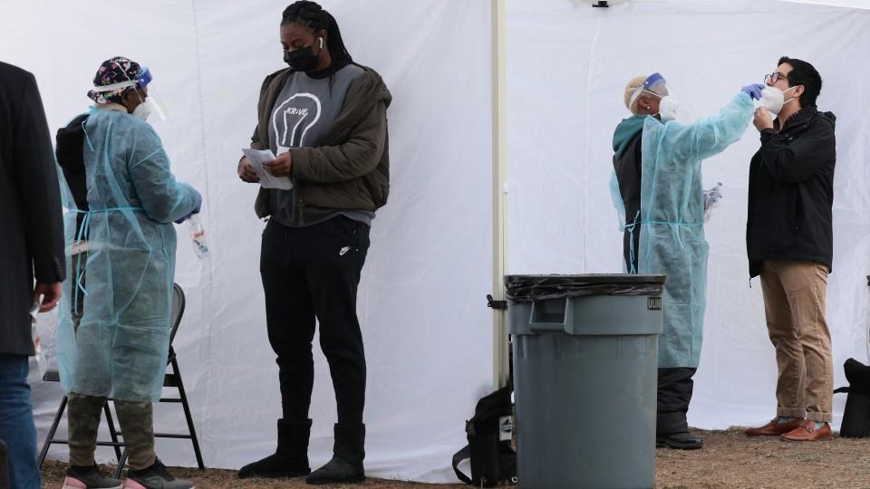 EU registra más de un millón de casos de COVID en un día, un récord mundial