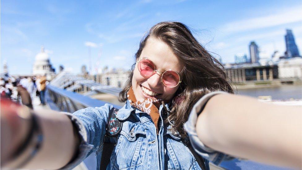 ¿Adolescentes hasta los 24 años? Un artículo abre el debate sobre cuándo nos convertimos realmente en adultos