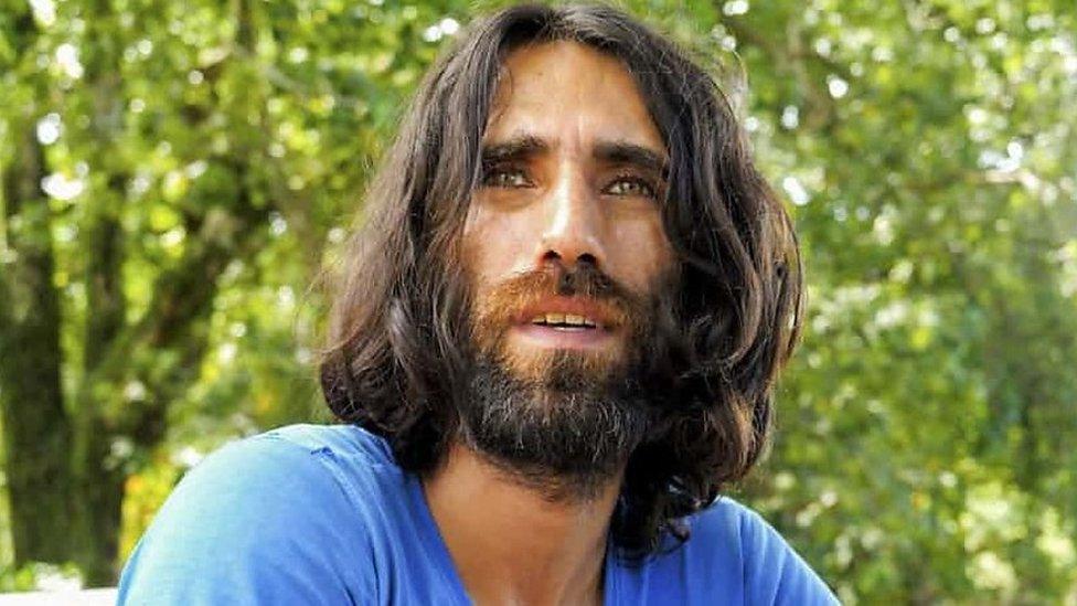 Behrouz Boochani: el refugiado que escribió un libro por WhatsApp y ganó el premio literario más prestigioso de Australia