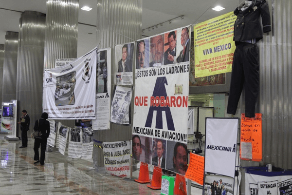 Retiran por unas horas plantón de extrabajadores de Mexicana en el AICM
