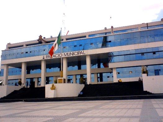 Naucalpan despide a mil… y ahora propone subir sueldos a funcionarios