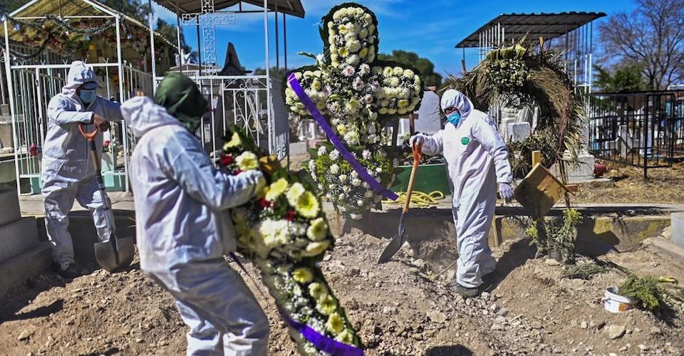 Durante pandemia han muerto 497 mil personas más de las esperadas