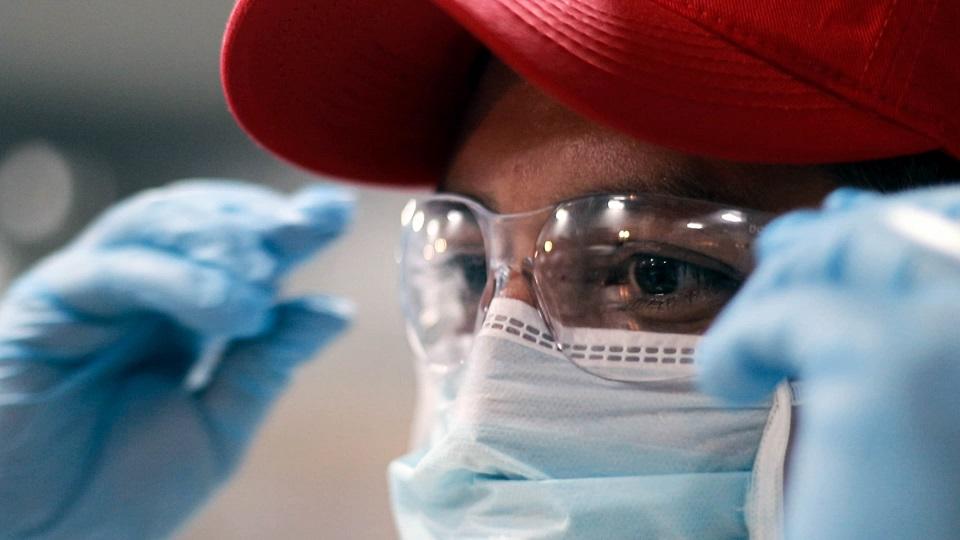 Piden a establecimientos de más de 100 empleados en CDMX hacer pruebas COVID semanales