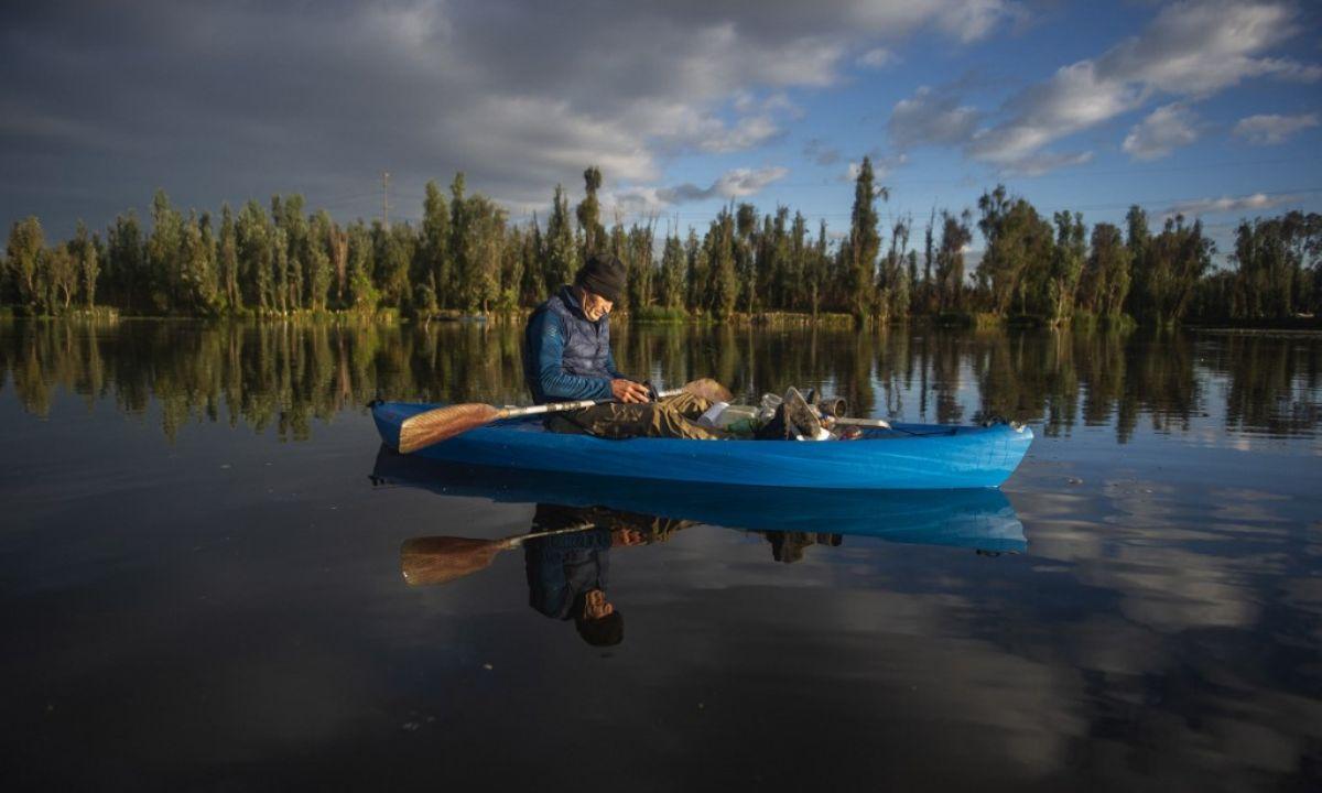 *Omar Menchaca, el guardián de los canales de Xochimilco* que lucha por proteger los humedales
