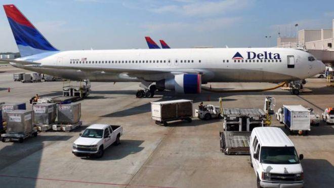 ¿Qué pasaría si alguien abriera la puerta de un avión en pleno vuelo?