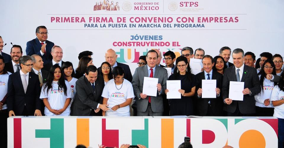 Jóvenes Construyendo el Futuro pagó 28 mdp en becas a empleados y beneficiarios de otros programas